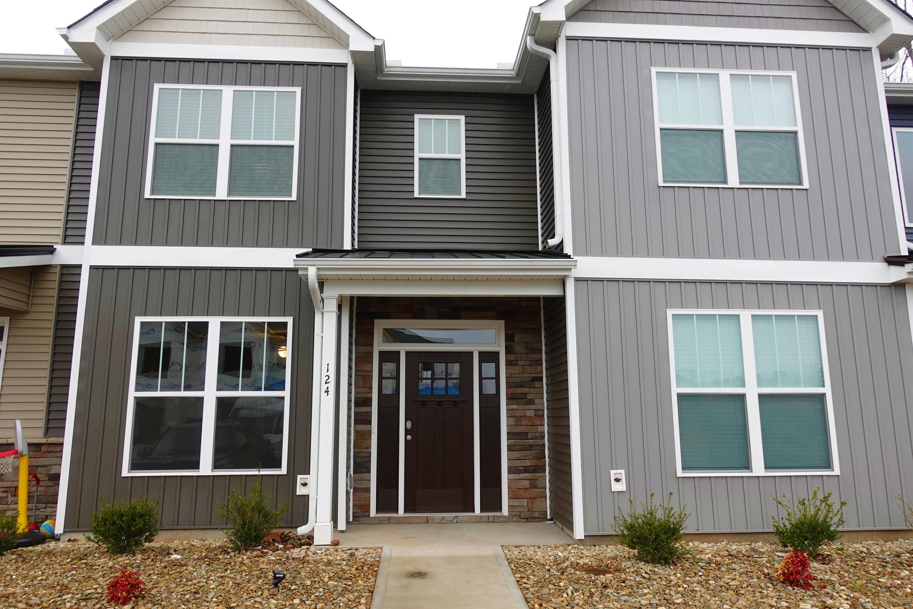 124 Creekland Way